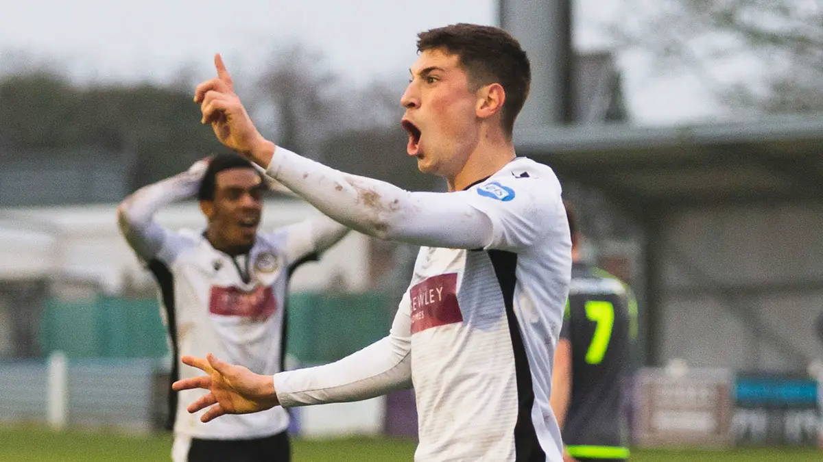 Curtis Angell heads back to Thatcham Town as Reading FC and Swindon Town youngsters join non-league sides