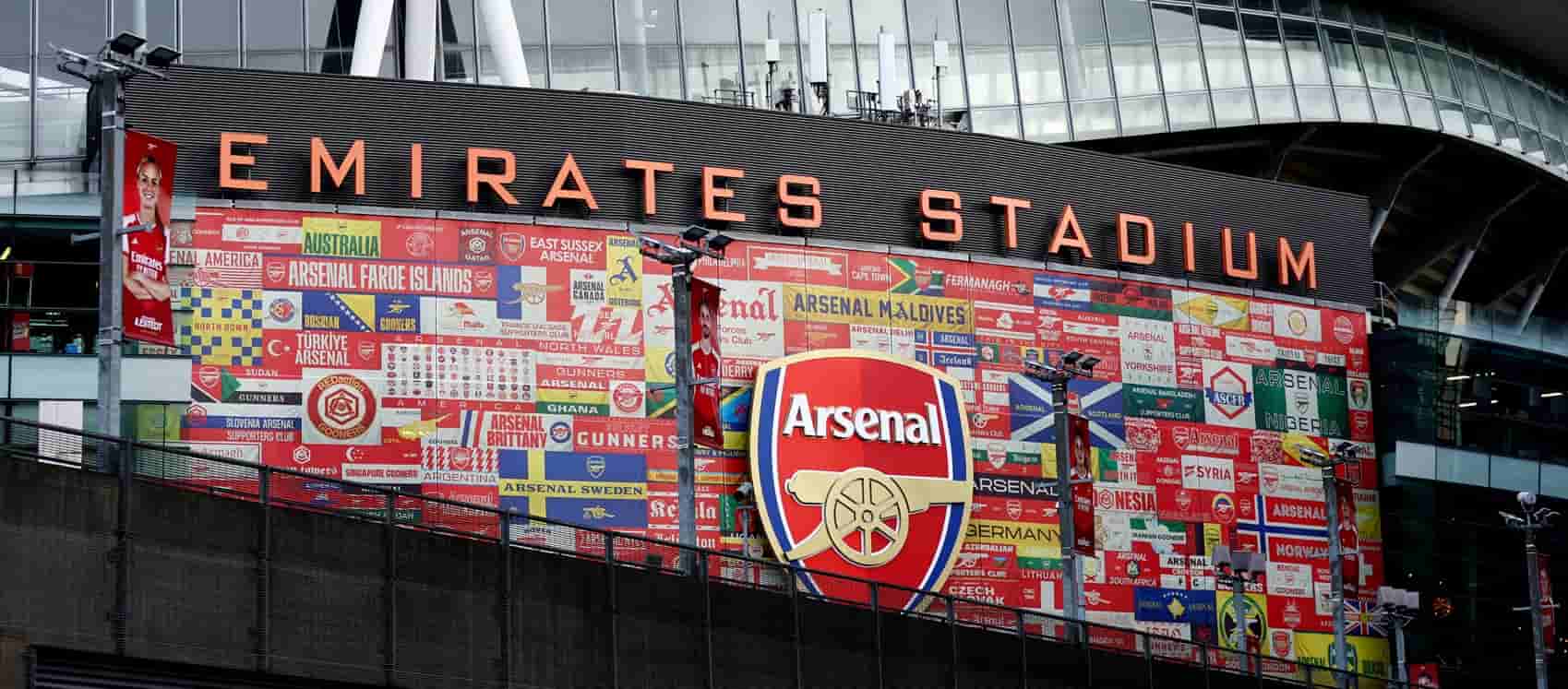 Saka a sub, White starts